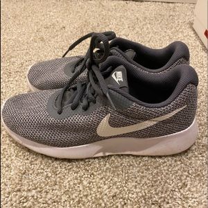 Women’s NIKE Tanjun Shoes